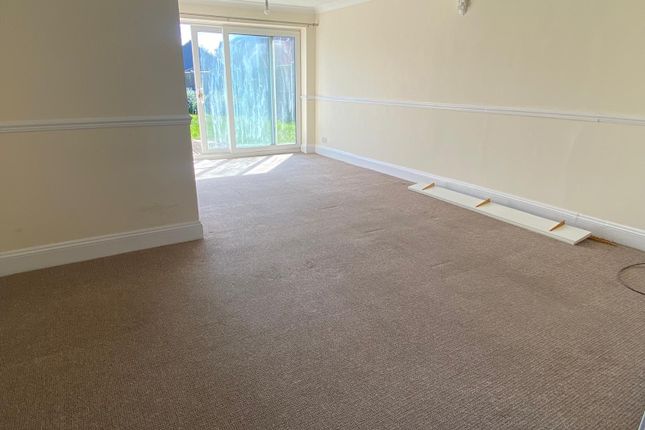 5, Young Close, Clacton On Sea photo 2