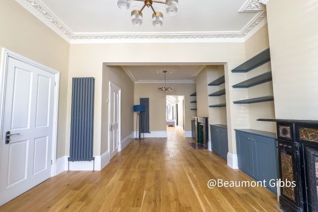116, Woodhill, London photo 3