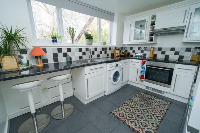 Flat for sale in Ivester Court, Wing Road, Leighton Buzzard