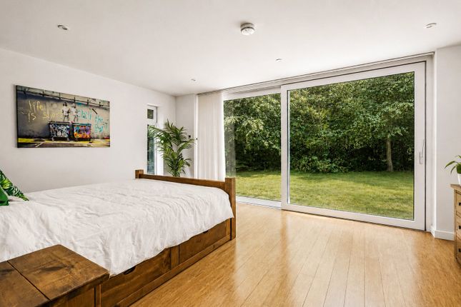 Woodside Cottage,, Elm Corner, Woking photo 4