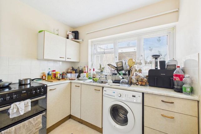 7 St. Bernards Court, Lancing photo 3