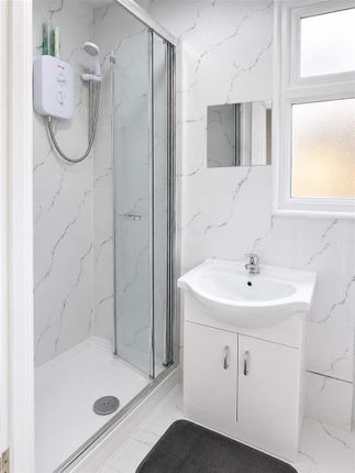 Studio 7, St Aubyns Avenue, Hounslow photo 4