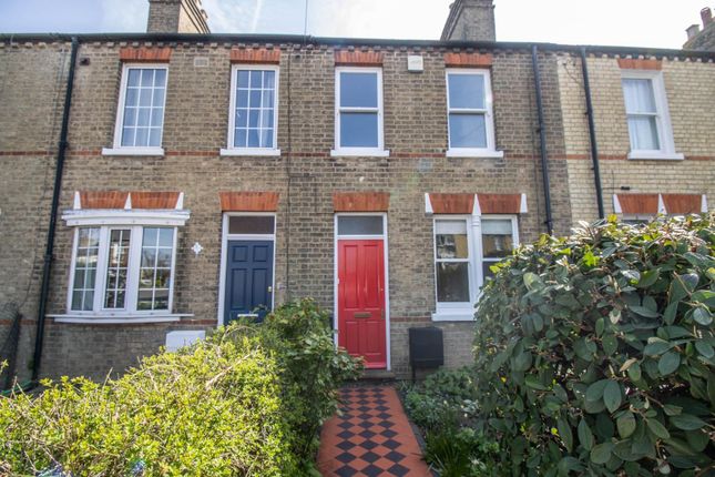 Terraced house to rent in Richmond Road, Cambridge CB4
