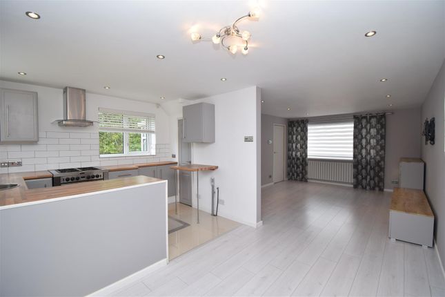 35, Meadow Lane, Wakefield photo 4