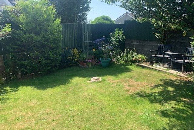 17, Linden Way, Porthcawl photo 2