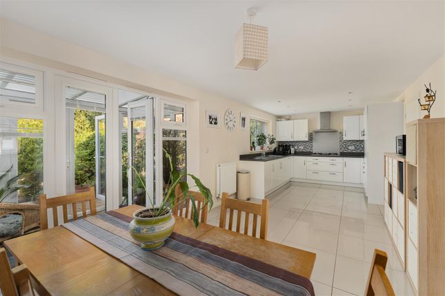 2, Wiggins Close, Bloxham photo 2