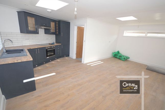 Flat 4,  146, Bournemouth Road, EASTLEIGH photo 2