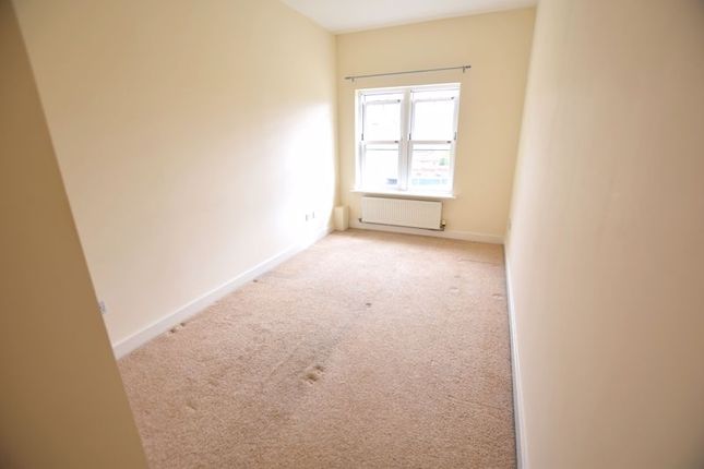 Flat to rent in Marigold Way, Maidstone