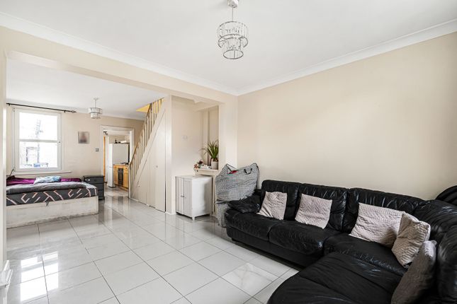 23, Farnell Road, Surrey photo 2