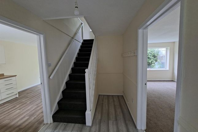 21, Benland, Peterborough photo 2