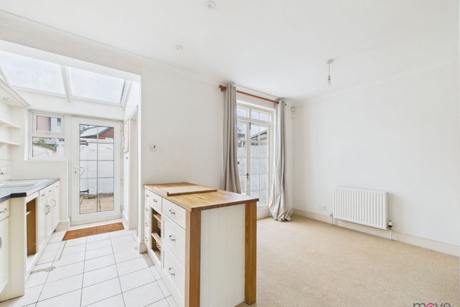 73 Andover Road, Cheltenham photo 3