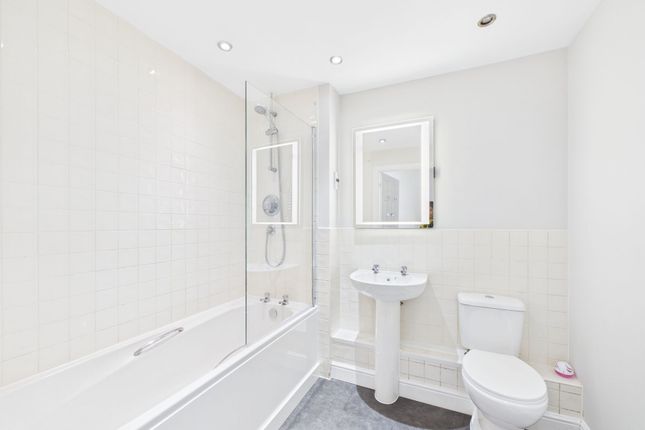 Persimmon Gardens, Cheltenham photo 4