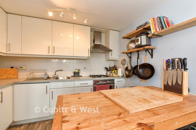 Ash Court, Park View Road, Leatherhead photo 4