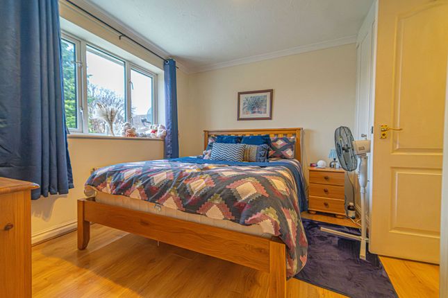 15 The Paddocks, Caldicot photo 3