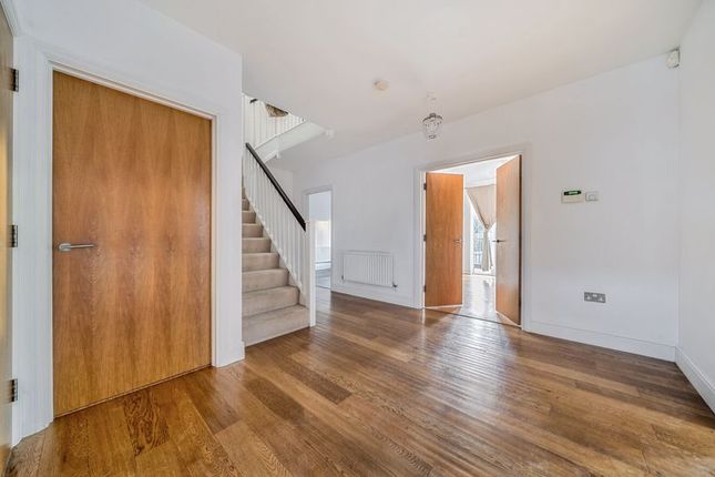 3, Oscar Close, Purley photo 3