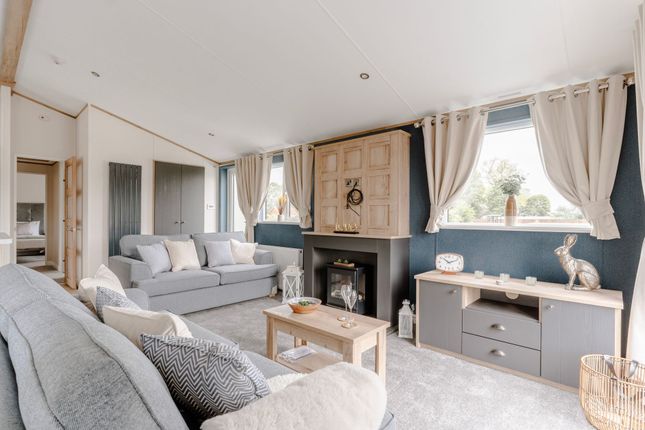 WV49 Willerby New Holland, Corton, Lowestoft photo 4