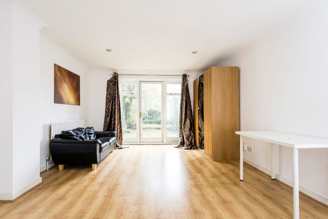 7, Wenlock Gardens, London photo 2