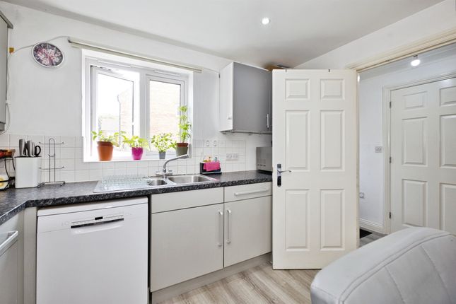 33, Biddlesden Road, Yeovil photo 4