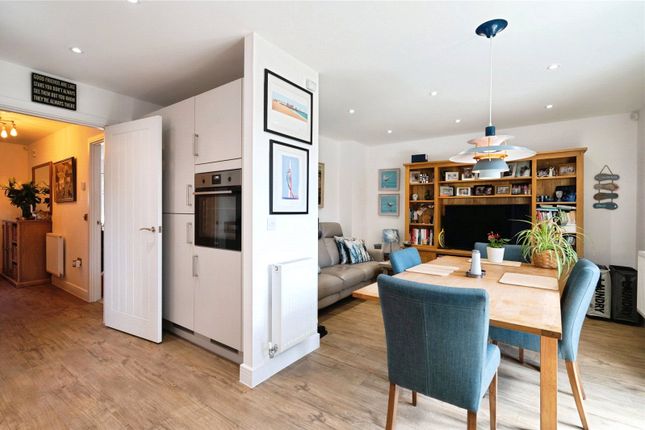 31, Normandy Way, Hampshire photo 4