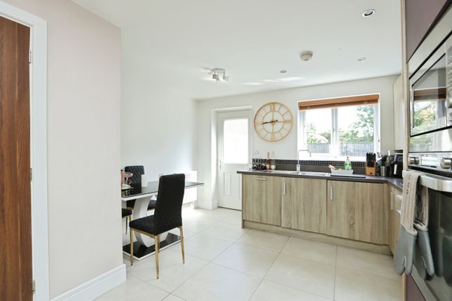 48, Thornham Meadows, South Yorkshire photo 4