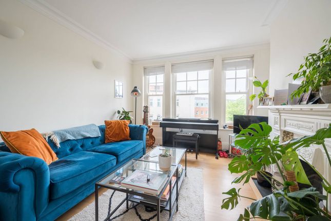 Flat to rent in Dover Mansions, Brixton, London