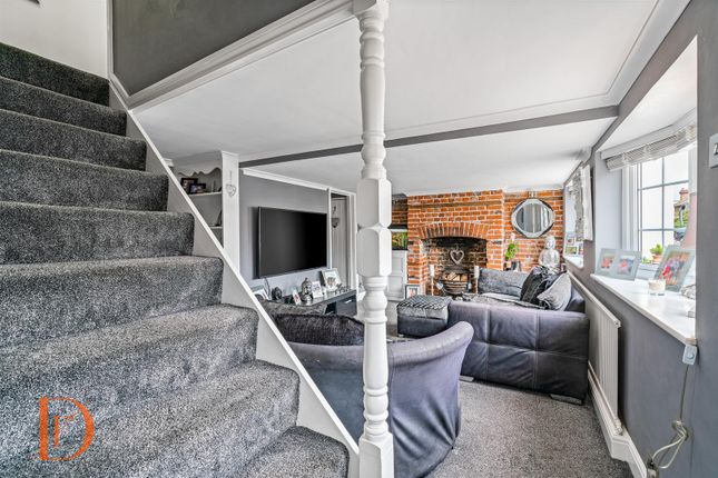 4, Smarts Lane, Loughton photo 4