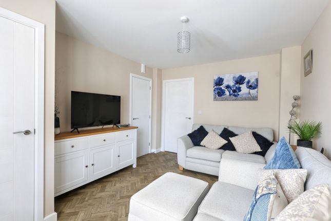43 Millis Road, Brize Norton photo 4