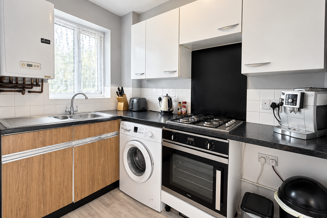 2A, Oakcroft Close, Pinner photo 5