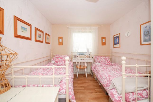 77, Hoyle Court Avenue, Shipley photo 4