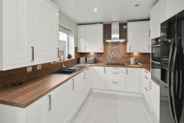 10, Redbarn Close, West Yorkshire photo 3