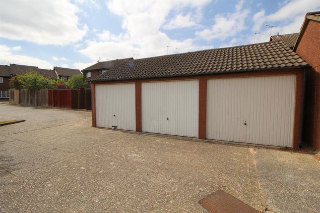 Parking/garage for sale in Hillingdale, Crawley