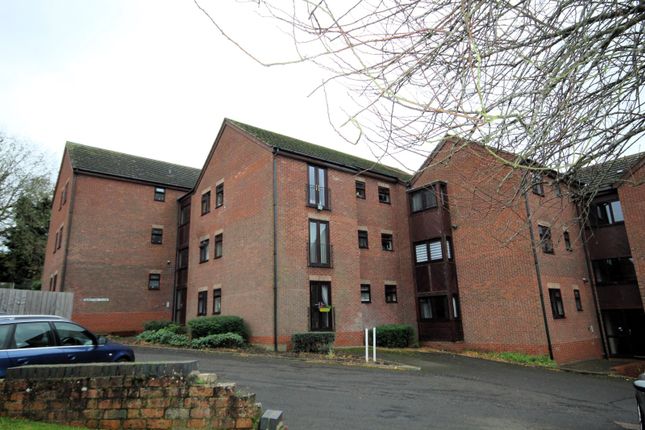 Thumbnail Flat for sale in Winston Close, Woodford Halse, Northants