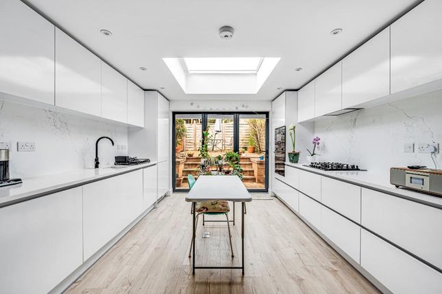 3, Westview Close, London photo 3