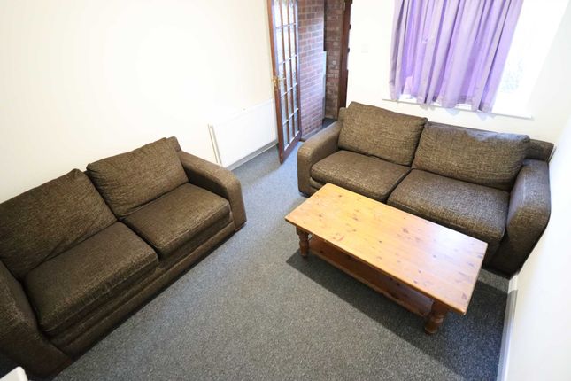 1, Smewin Court, High Wycombe photo 2