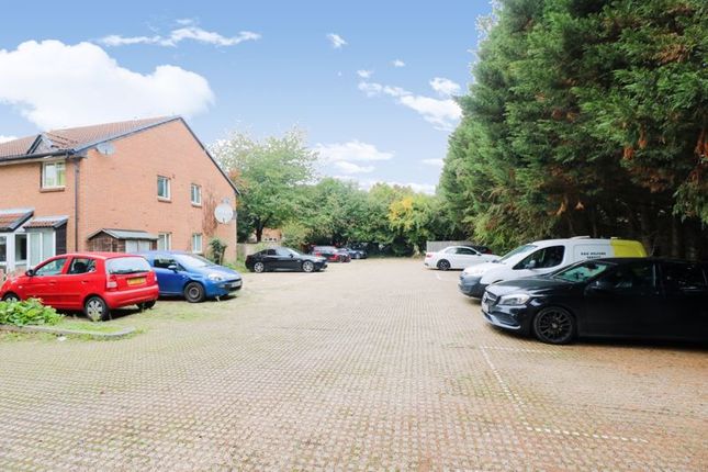 231, Mead Avenue, Slough photo 2