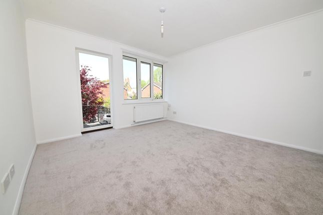 24, Belvedere Close, Teddington photo 2