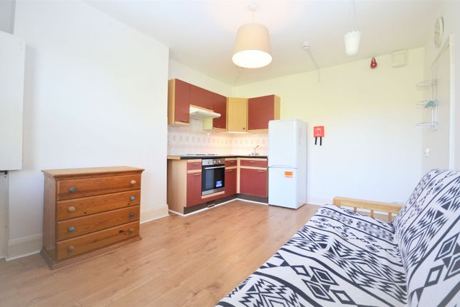 Flat to rent in Fordwych Road, Kilburn