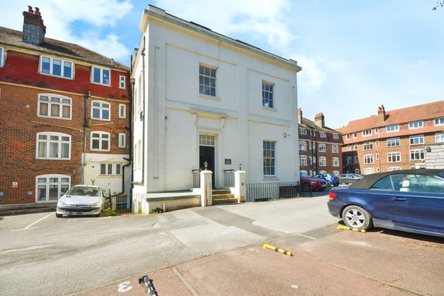 2-bed flat on Flat 6, Regency House, 3, Grosvenor Square, Southampton, £250,000
