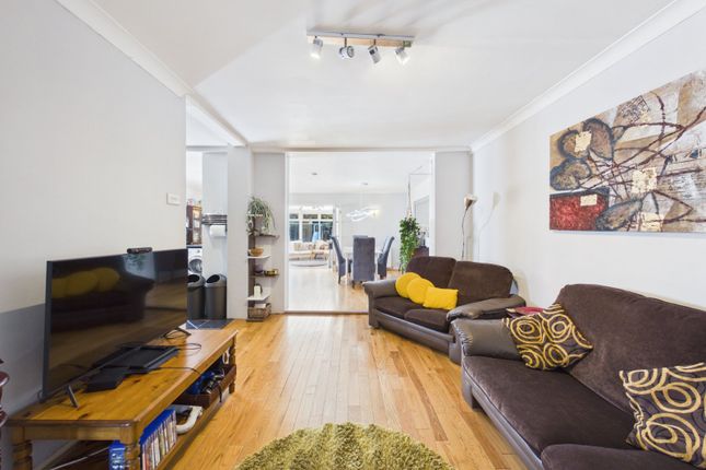 40, Doris Road, Surrey photo 3
