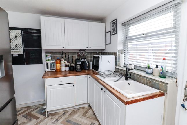 16, Chesterman Close, Nottingham photo 4