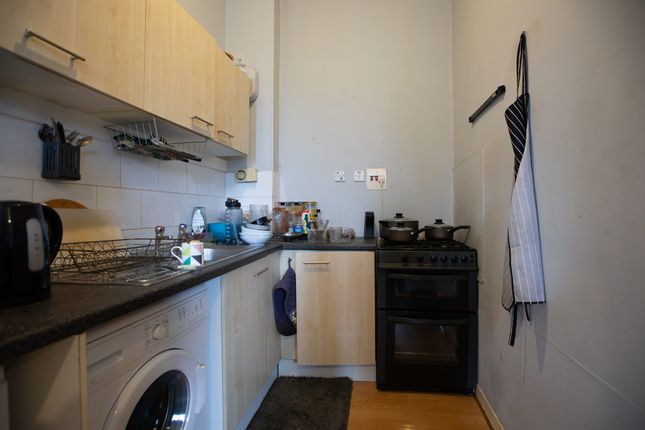 4, Flat 1, Crossgates, Larkhall photo 5