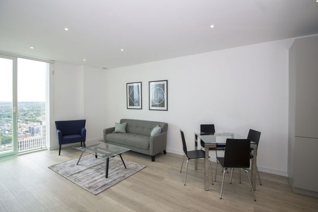 Thumbnail Flat to rent in Pinnacle Apartments, Saffron Square, Croydon