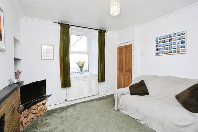 3, Clifton Street, Caerphilly photo 4