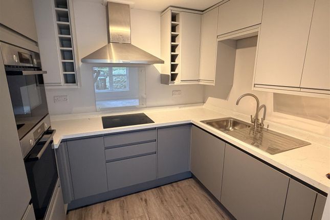 Flat 21, The Byfrons, Boundary Road, Farnborough photo 4