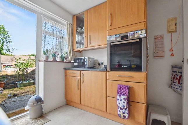 Flat 26, Gaskell Court,, Thornton End, Alton photo 4