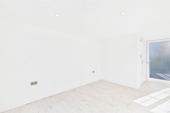 28, Hazel Road, Camberley photo 4