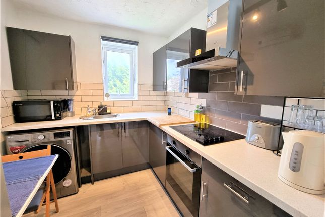 16, Badgers Close, Greater London photo 4
