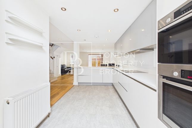 116, Telegraph Place, London photo 2