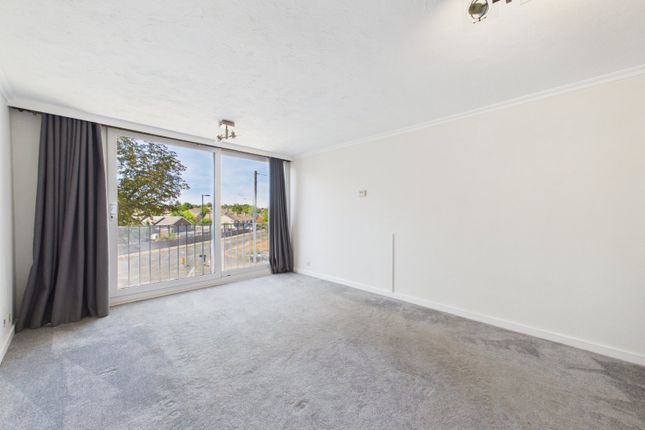 33, Dunwood Court, Maidenhead photo 2