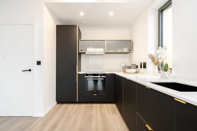 Flat for sale in Maryland Point, London